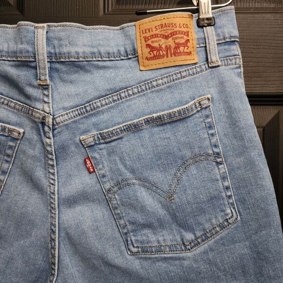 Levi's High Rise Shorts - Light Wash - Picture 13 of 13